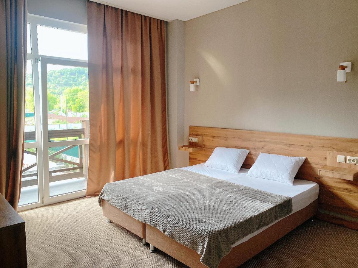 Gloriya Hotel Lidzava Екстер'єр фото
